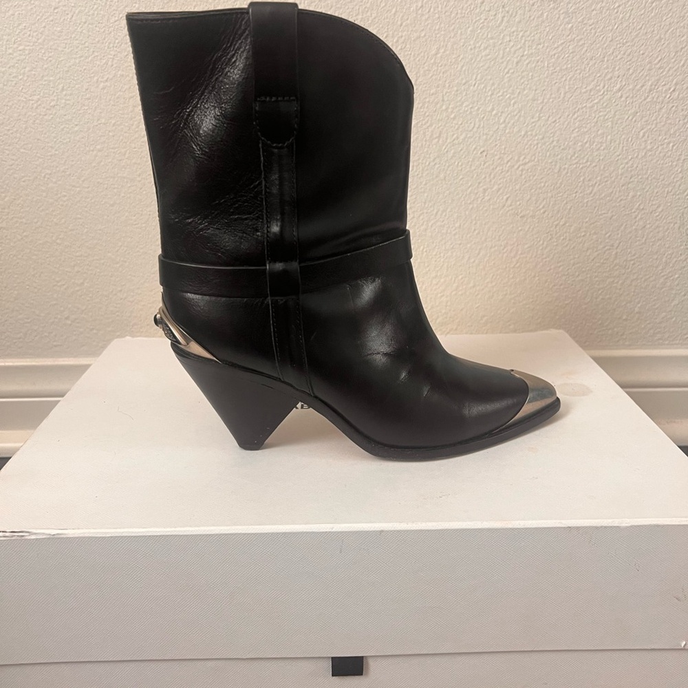 Iconic Isabel Marant western boots !